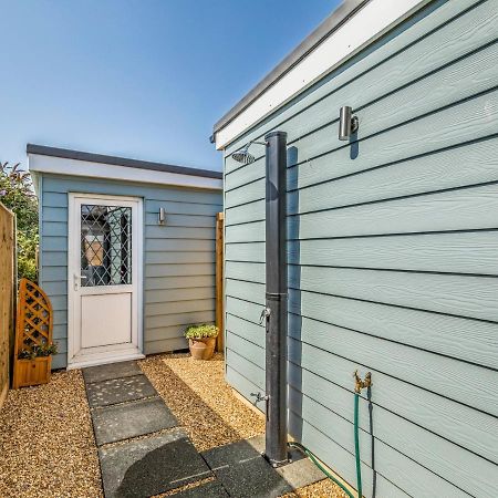 Pass The Keys Charming Chalet A Stones Throw From The Beach Chichester Exterior photo