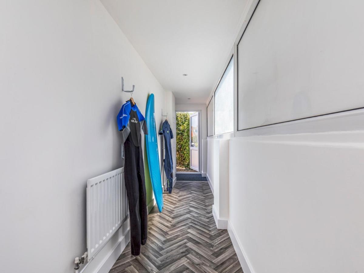 Pass The Keys Charming Chalet A Stones Throw From The Beach Chichester Exterior photo