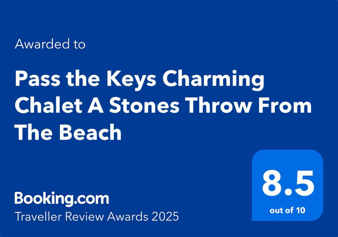Pass The Keys Charming Chalet A Stones Throw From The Beach Chichester Exterior photo